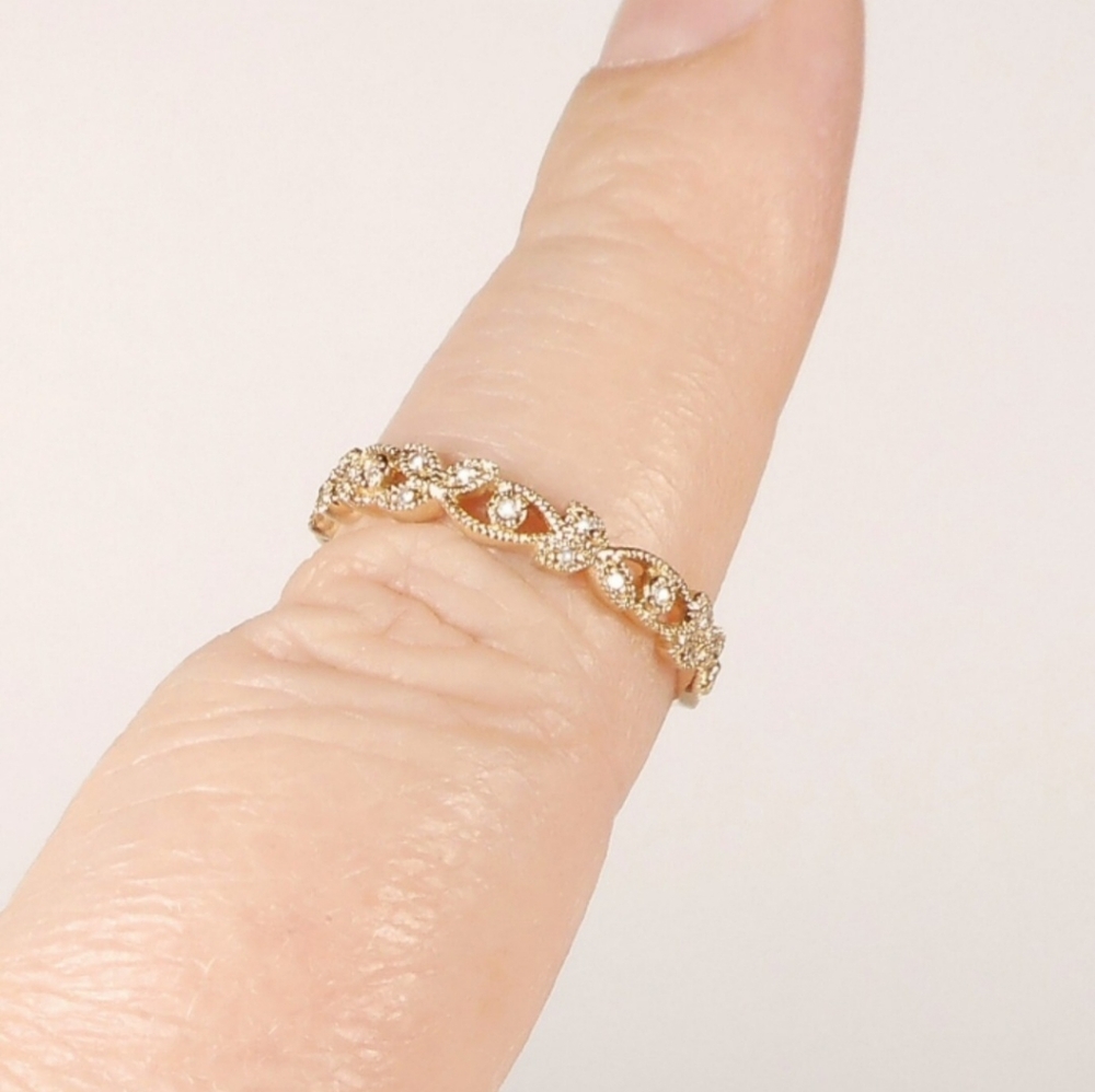 10k Yellow Gold Diamond Vine Ring Milgrain Size 8
